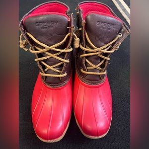 Sperry Top-Sider 8.5 M red fleece lined lace up boots.